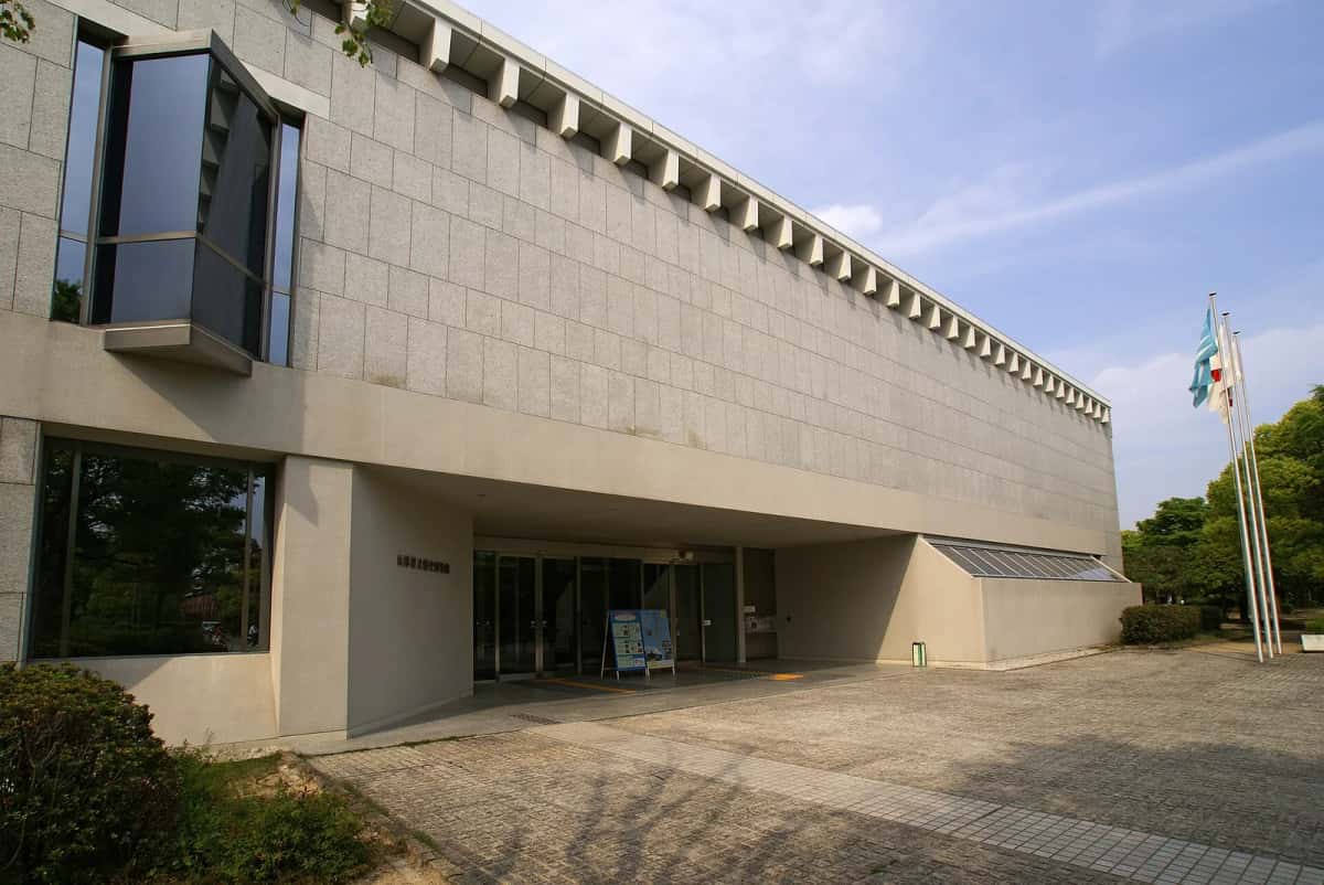 Bâtiment moderne du musée d'histoire de la préfecture de Hyogo, au nord du château de Himeji
