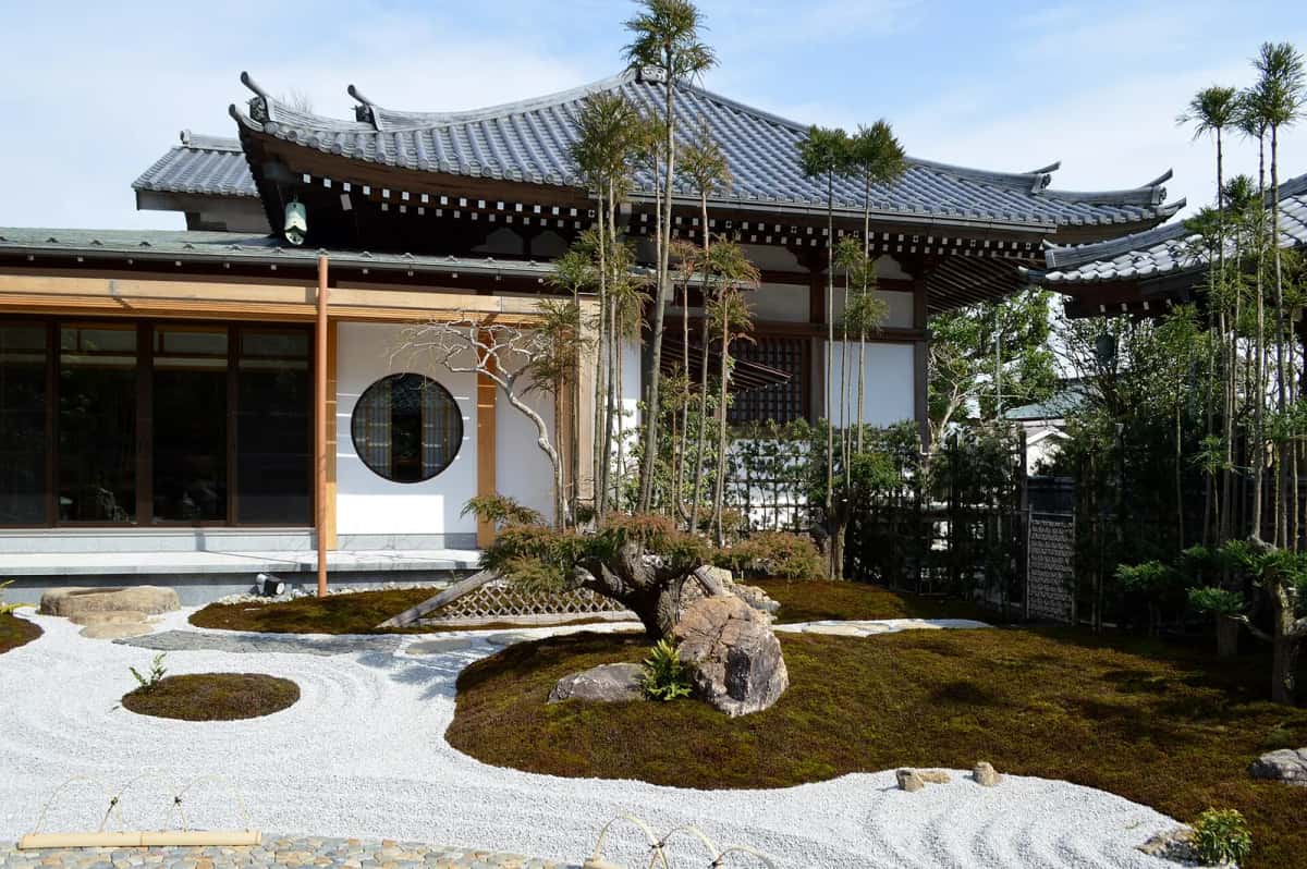 Jardin de pierres et pavillon du temple Hase-dera à Kamakura