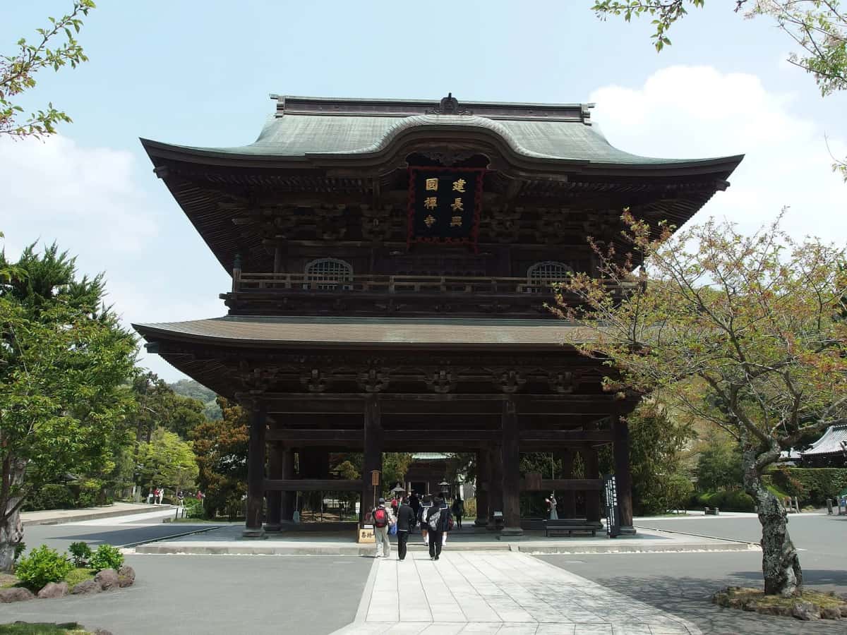 La porte Sanmon du temple Kenchō-ji à Kamakura