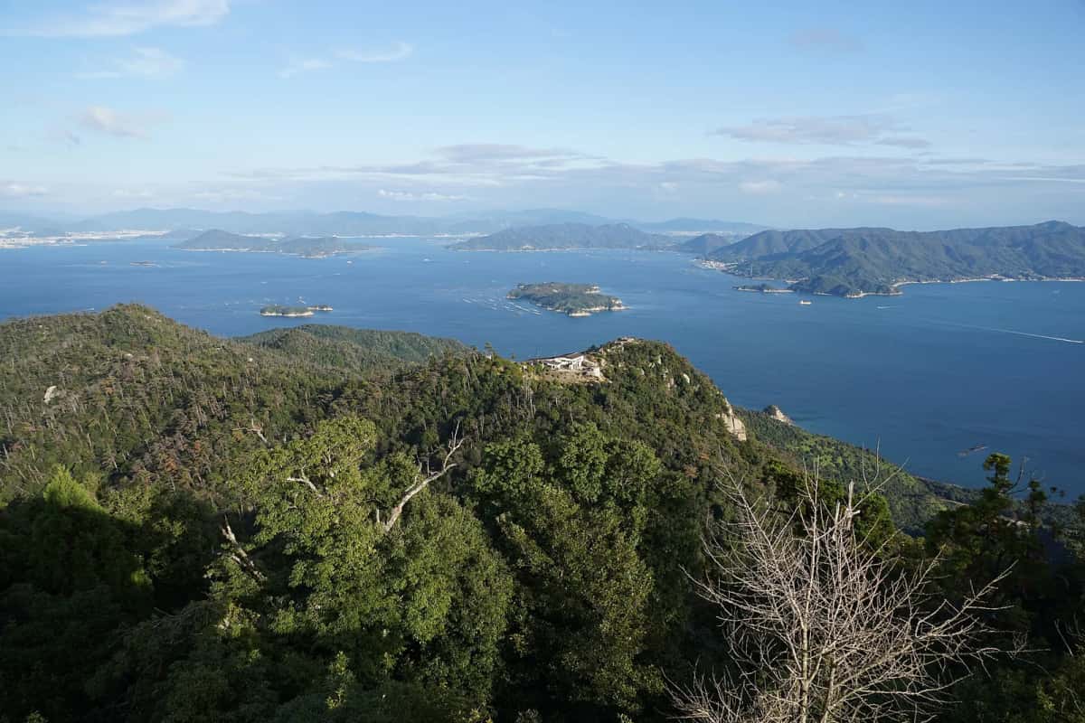 Vue depuis le sommet du mont Misen sur les îles de la mer intérieure de Seto, Miyajima