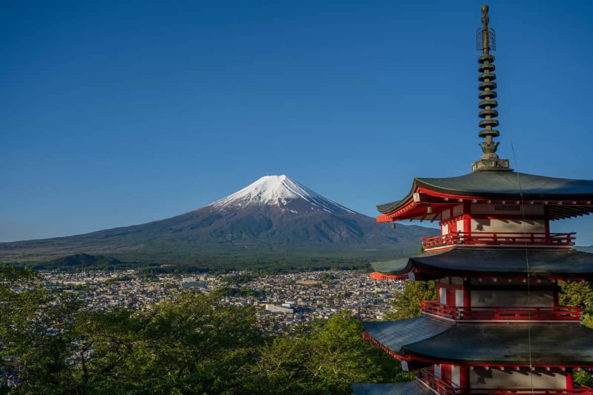 Pagode Chureito et Mont Fuji enneigé
