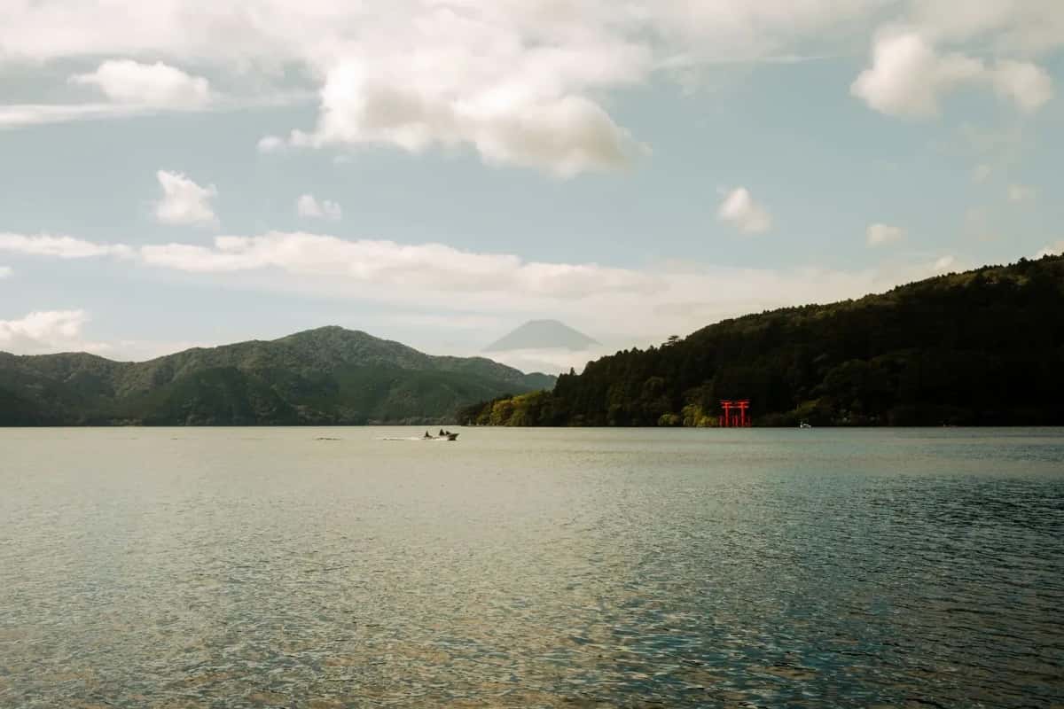 Lac Ashi et Mont Fuji enneigé depuis Hakone, Japon