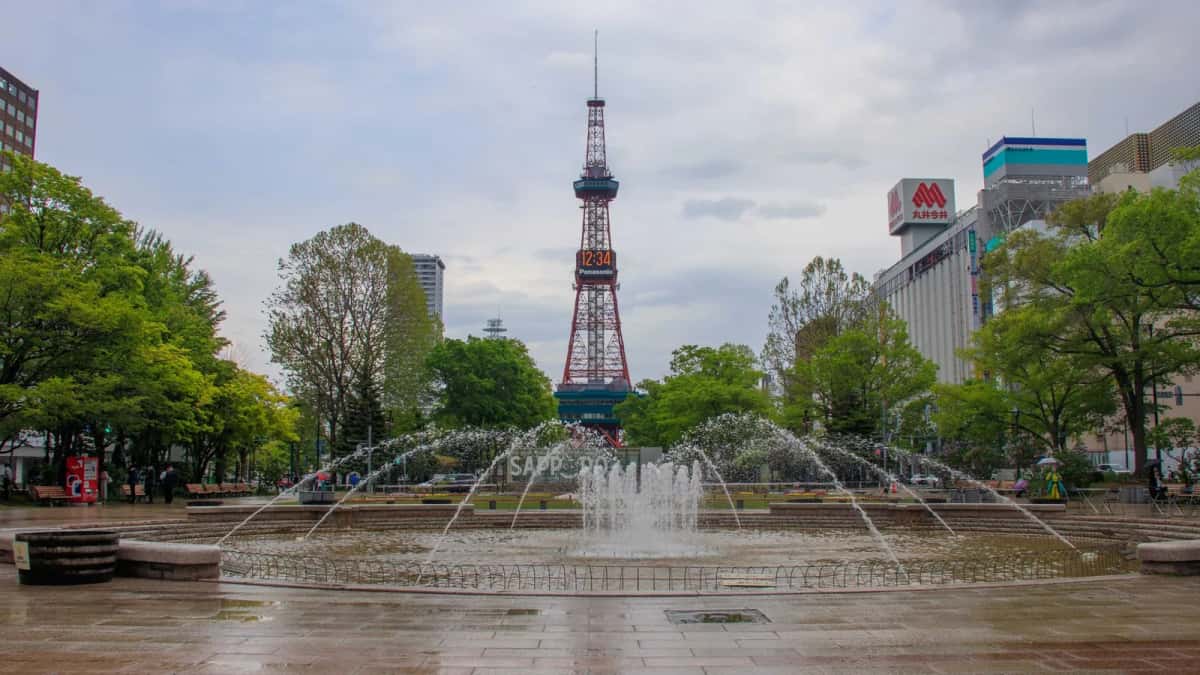 La tour de télévision de Sapporo au bout du parc Odori