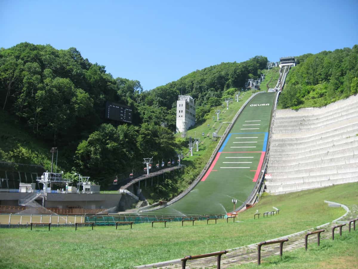 Le tremplin de saut à ski d'Okurayama à Sapporo, en été
