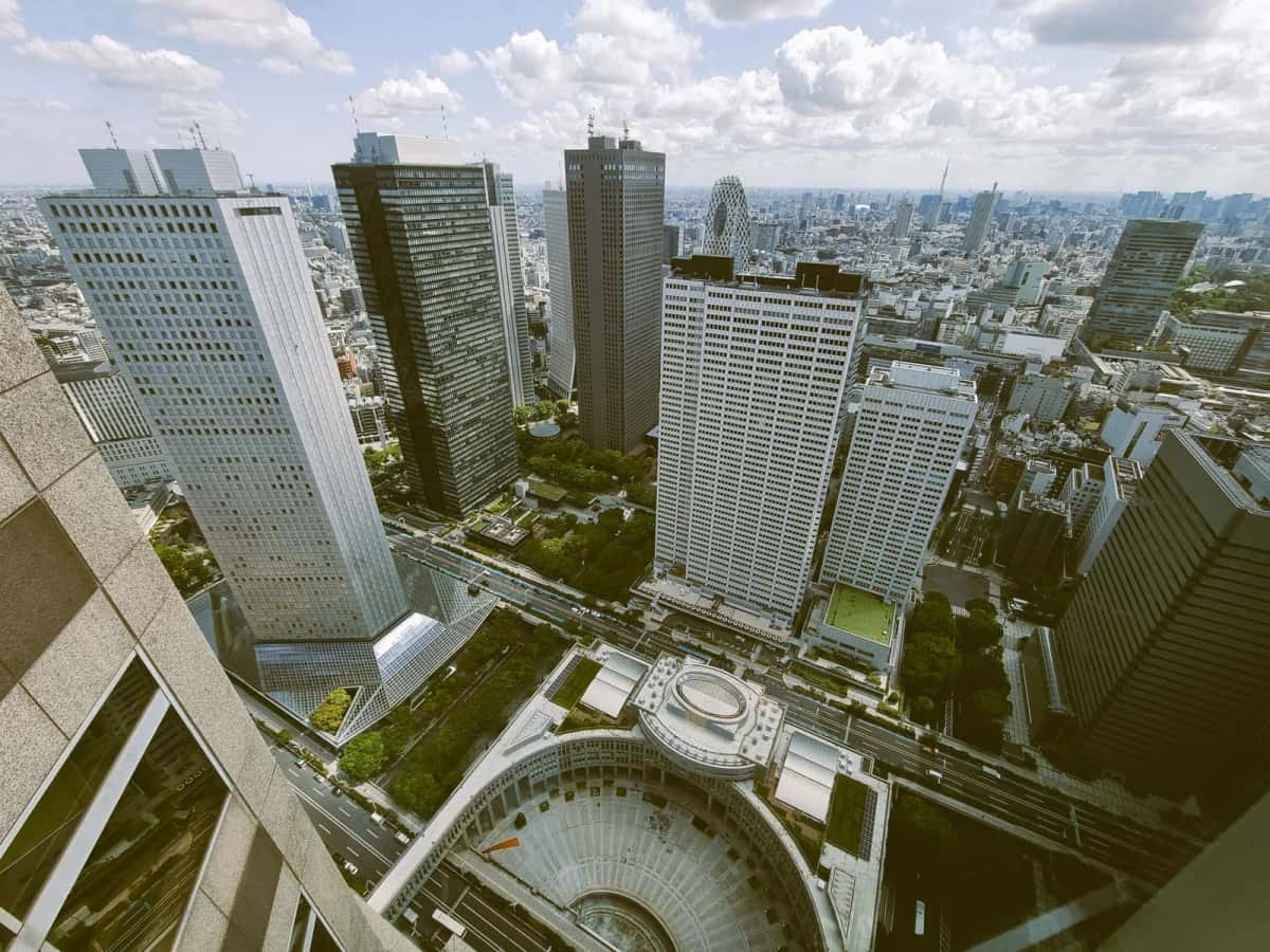 Tours de bureaux de Nishi-Shinjuku vues d'en haut, à Tokyo