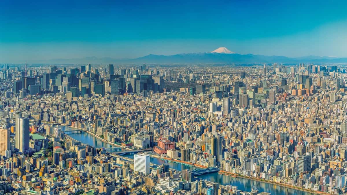 Le mont Fuji au loin au-dessus de Tokyo, vu depuis la Tokyo Skytree